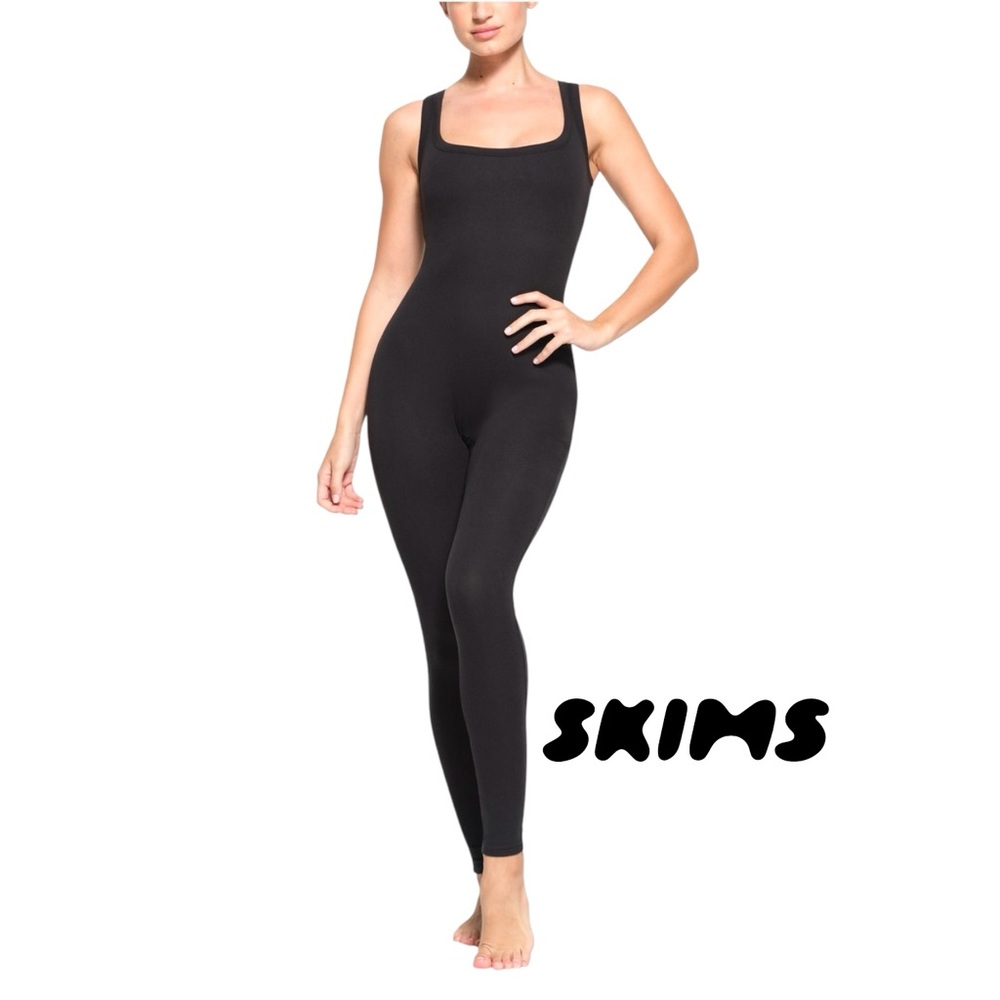 SKIMS BRAND NEW (With Tags) TANK CATSUIT
SIZE M